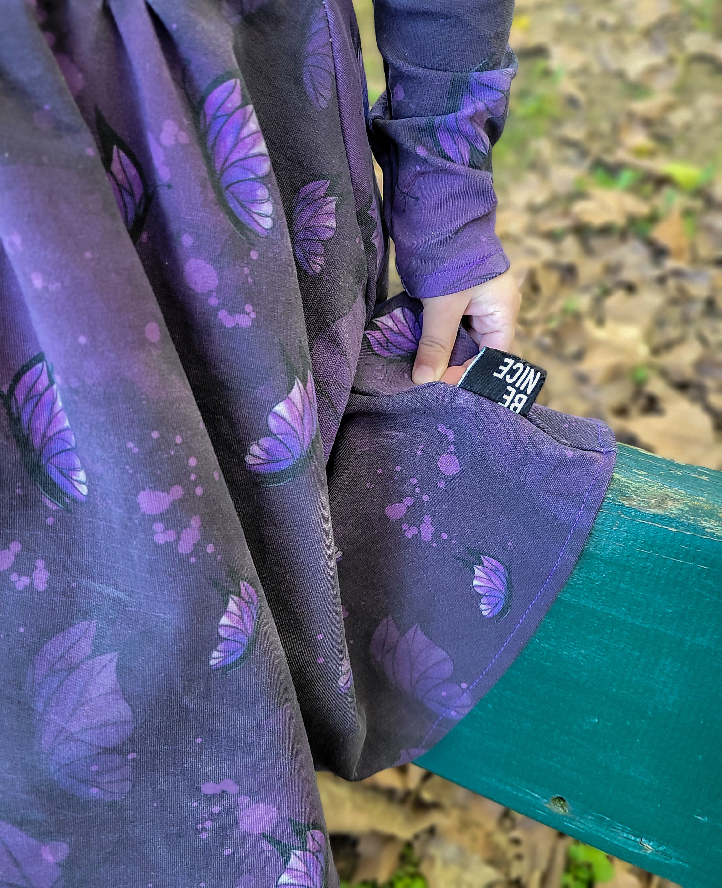 Lila Schmetterling Stoff Eigenproduktion
Dauervorbestellung